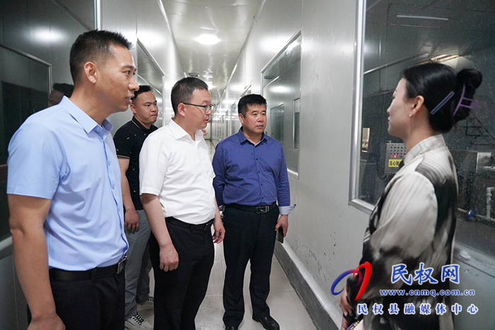 副縣長張志剛督查包保企業(yè)食品安全“兩個責任”工作