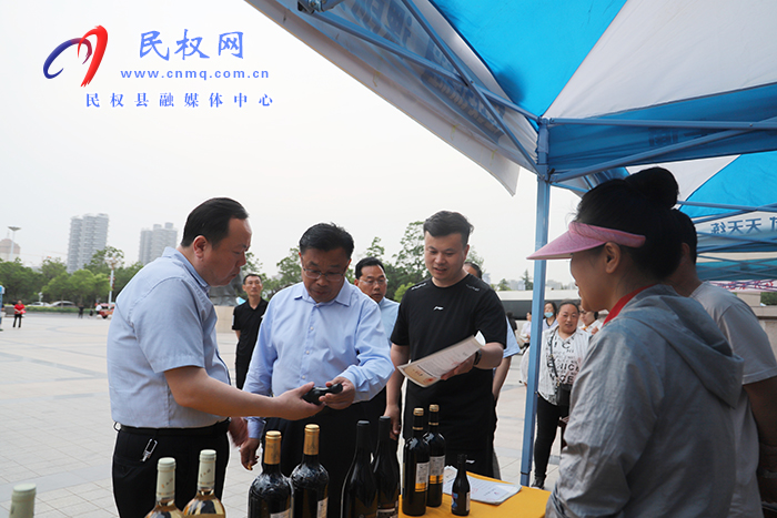河南省文化和旅游消費(fèi)示范縣實(shí)地考評(píng)組蒞民