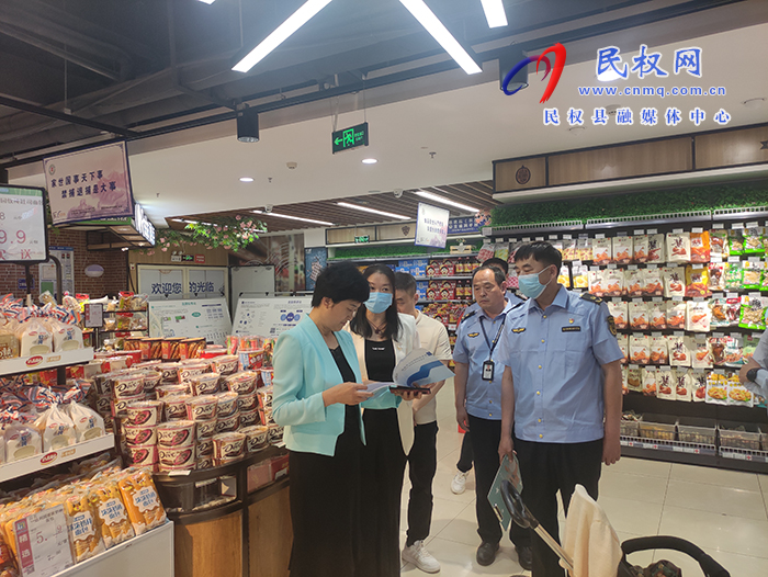 縣人大常委會主任周燕落實第二季度食品安全“兩個責(zé)任”工作