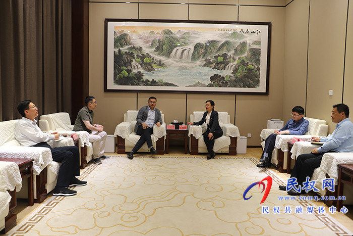 縣委書記、縣長王靜嫻會(huì)見來民客商