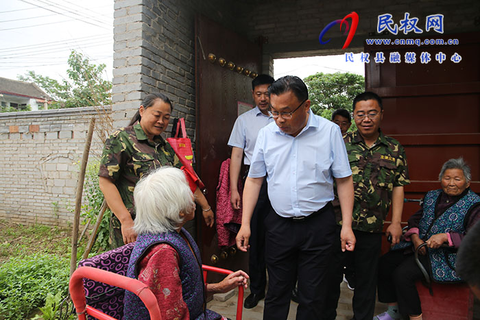 縣委常委、宣傳部長(zhǎng)、副縣長(zhǎng)畢道喜開展“三夏”慰問活動(dòng)