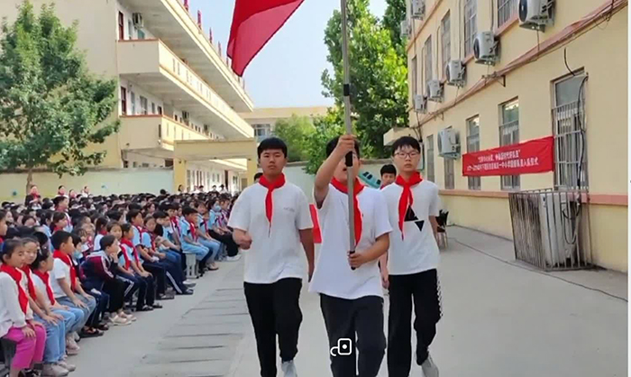 “紅領(lǐng)巾心向黨，爭(zhēng)做新時(shí)代好少年” ——城關(guān)一中新隊(duì)員入隊(duì)儀式