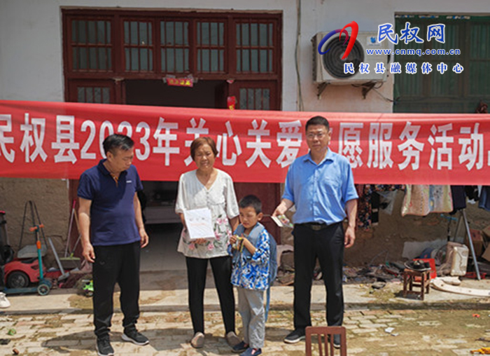 縣商務(wù)局開(kāi)展“六一”兒童節(jié)慰問(wèn)獻(xiàn)愛(ài)心活動(dòng)