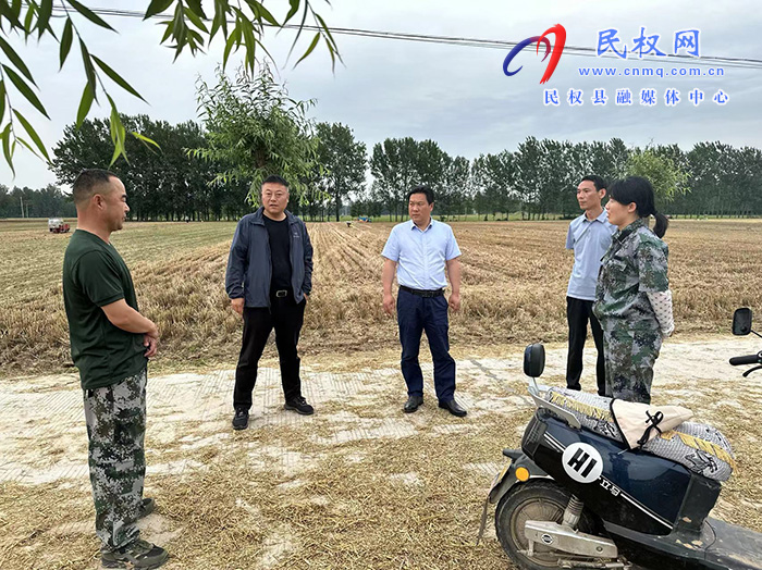 縣委常委、縣委辦公室主任吳杰到野崗鎮(zhèn)調(diào)研指導(dǎo)“三夏”生產(chǎn)、信訪穩(wěn)定等工作
