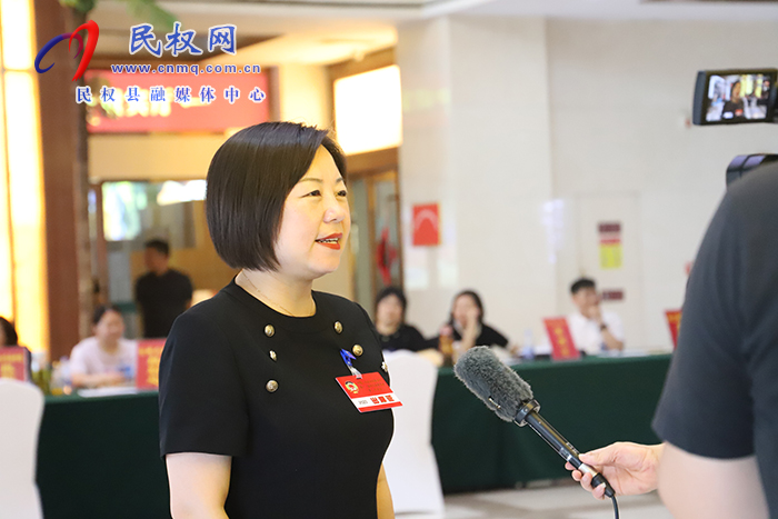 出席政協(xié)第十一屆民權(quán)縣委員會第二次會議的政協(xié)委員陸續(xù)向大會報到 出席政協(xié)第十一屆民權(quán)縣委員會第二次會議的政協(xié)委員陸續(xù)向大會報到