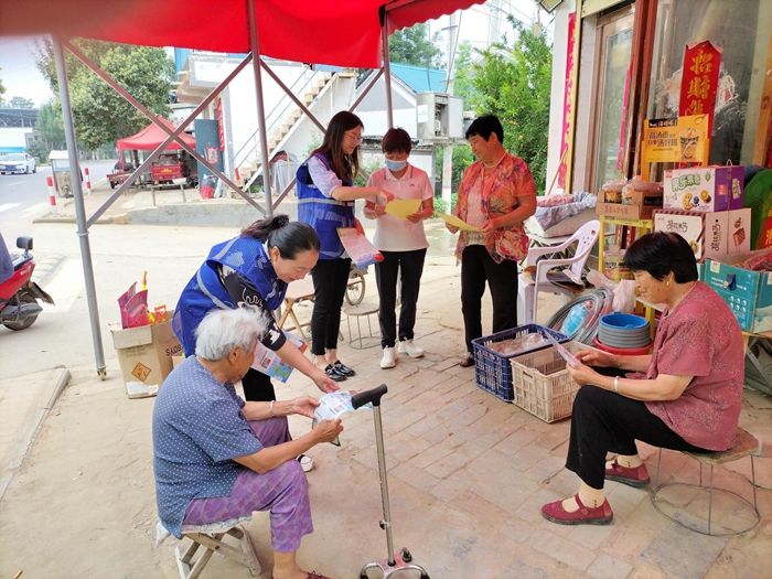 莊子鎮(zhèn)開(kāi)展禁毒宣傳“進(jìn)萬(wàn)家”活動(dòng)