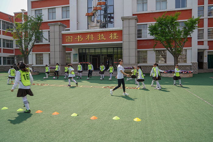落實(shí)立德樹人根本任務(wù) 積極打造文明和諧校園