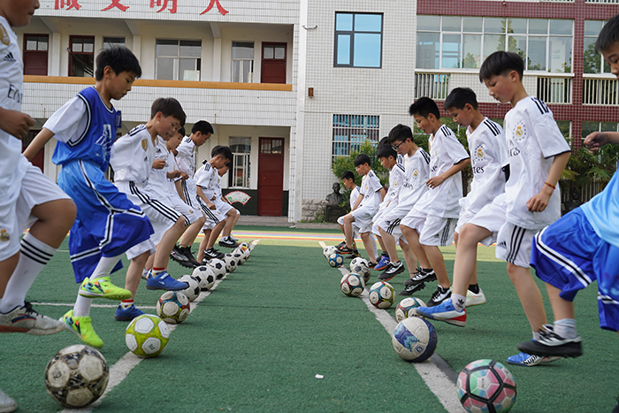落實(shí)立德樹人根本任務(wù) 積極打造文明和諧校園