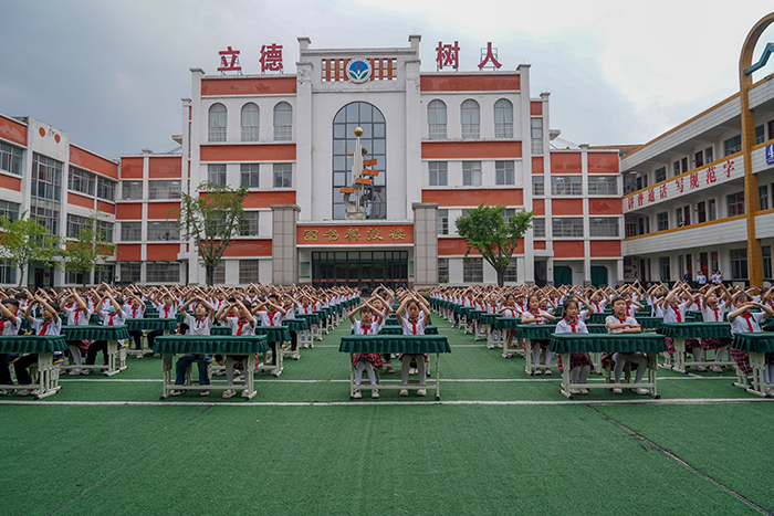 落實(shí)立德樹人根本任務(wù) 積極打造文明和諧校園