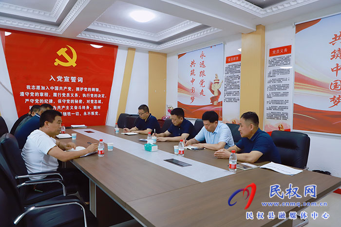 縣領(lǐng)導(dǎo)賈濤、張志剛督導(dǎo)文明村創(chuàng)建和反詐工作