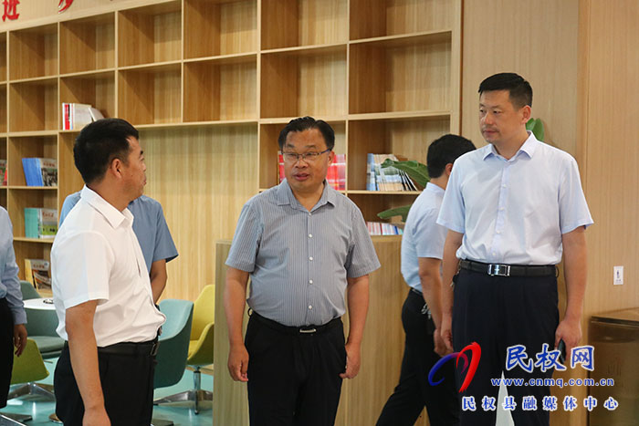 縣委常委、宣傳部長、副縣長畢道喜調(diào)研書香民權(quán)建設(shè)情況