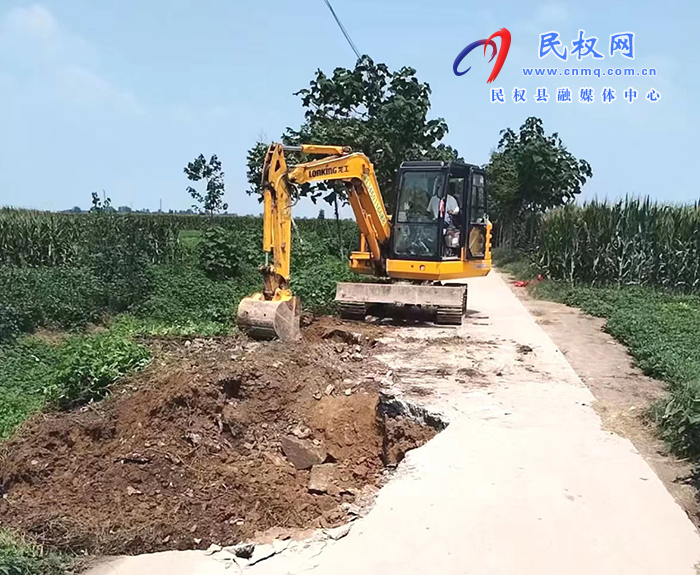 【我為群眾辦實(shí)事】龍?zhí)伶?zhèn)：全力修復(fù)田間道路 為“三秋”生產(chǎn)保駕護(hù)航