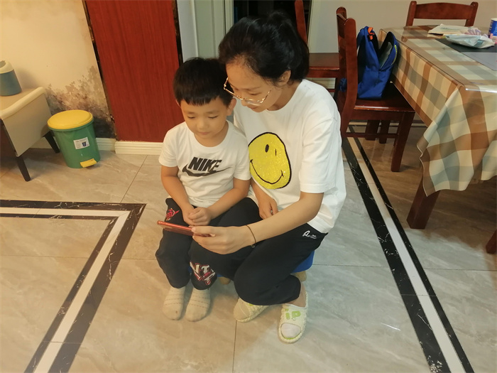 知心懂心促成長，家校攜手心賦能——民權(quán)縣組織觀看民權(quán)博士團成員、蘇迪博士“新學(xué)期學(xué)生心理健康調(diào)適的策略”線上講座 