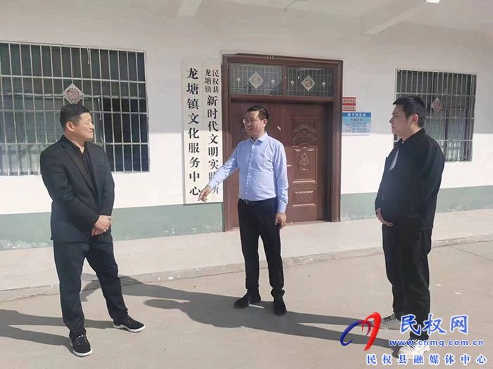 縣人大常委會(huì)副主任朱繼兵查看全國文明城市創(chuàng)建工作