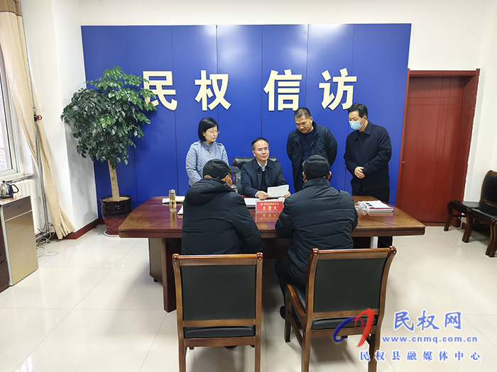 縣委副書記、縣長王景義到縣群眾來訪接待中心接待來訪群眾       