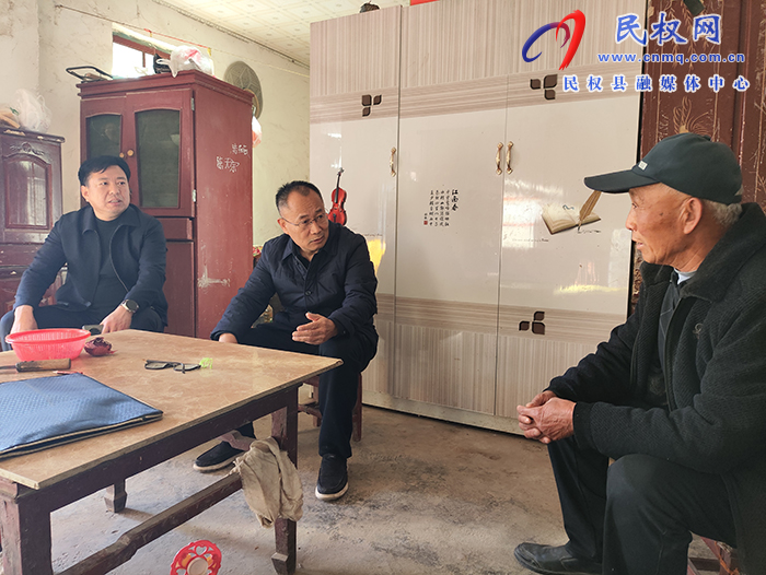 縣政協(xié)主席周明河到綠洲街道督導(dǎo)脫貧攻堅成果后評估工作