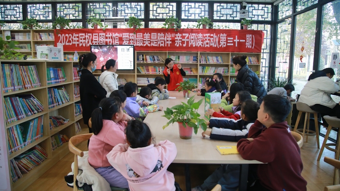 民權(quán)縣圖書(shū)館舉辦第三十一期“愛(ài)到最美是陪伴”親子閱讀活動(dòng)