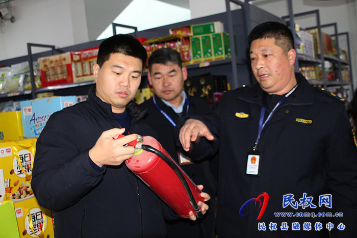 縣領(lǐng)導(dǎo)張方杰調(diào)研消防安全和包保學(xué)校食品安全“兩個責(zé)任”落實(shí)情況