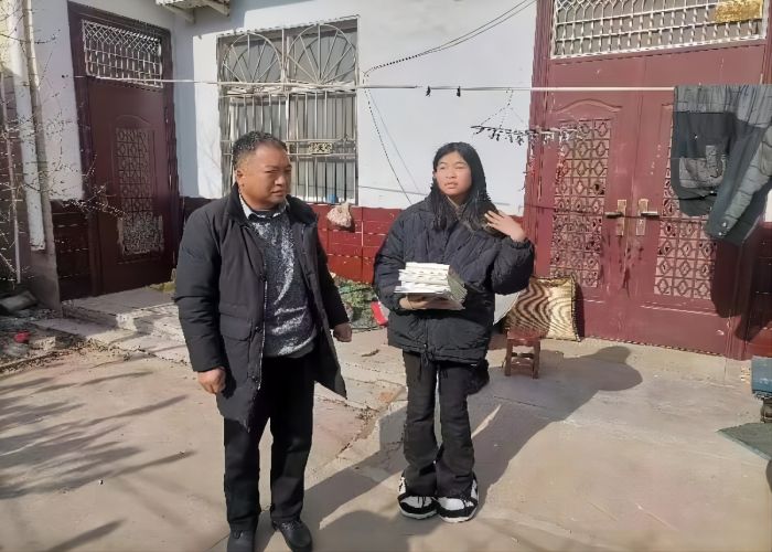 張建平：愛心助困，情滿寒冬