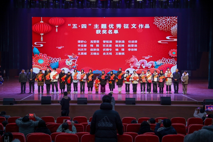 民權(quán)縣圖書館舉辦“禮贊新時(shí)代 奮進(jìn)新征程”慶元旦迎新春詩(shī)歌朗誦會(huì)