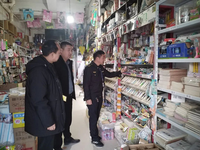 雙塔、褚廟、綠洲、程莊、龍?zhí)痢自扑碌揉l(xiāng)鎮(zhèn)(街道）開展出版物市場整治行動