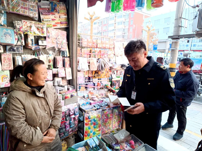 民權(quán)縣開(kāi)展校園周邊出版物市場(chǎng)專項(xiàng)整治行動(dòng)