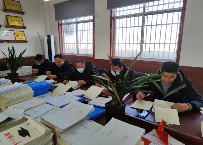 雙塔鎮(zhèn)中心學(xué)校開(kāi)展教學(xué)常規(guī)檢查工作