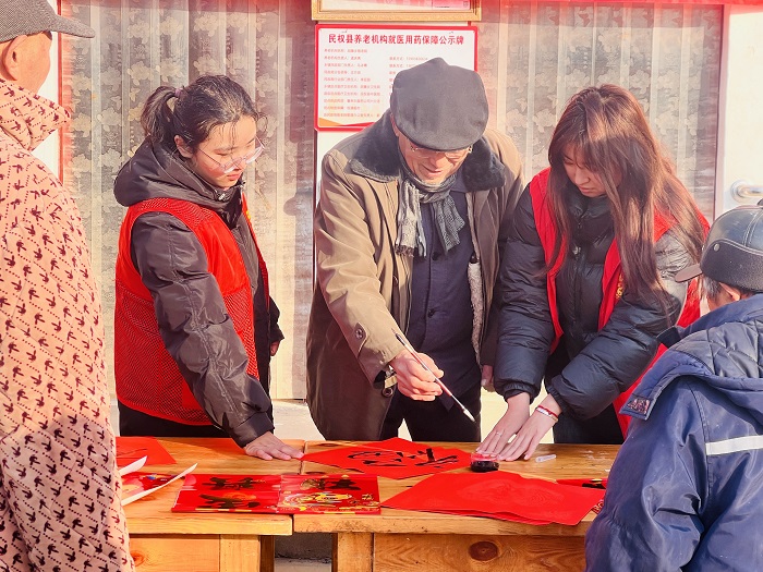 胡集鄉(xiāng)返鄉(xiāng)大學(xué)生開(kāi)展“新春送溫暖 濃濃夕陽(yáng)情”志愿服務(wù)活動(dòng)