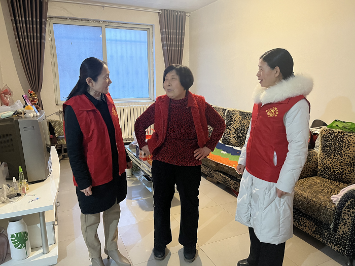 縣婦聯(lián)開展慰問(wèn)道德模范先進(jìn)典型活動(dòng)