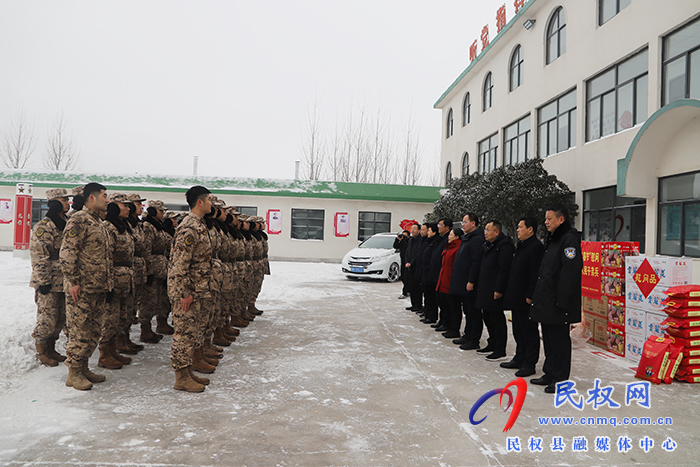 縣四大班子領(lǐng)導(dǎo)慰問消防隊(duì)員和駐民官兵