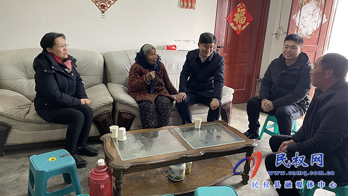 市人大常委會副主任張團結到民開展春節(jié)前慰問活動