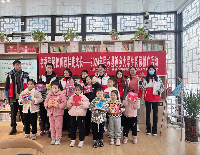 團縣委聯(lián)合縣圖書館開展“書香潤民權(quán)，閱讀伴成長”閱讀推廣活動