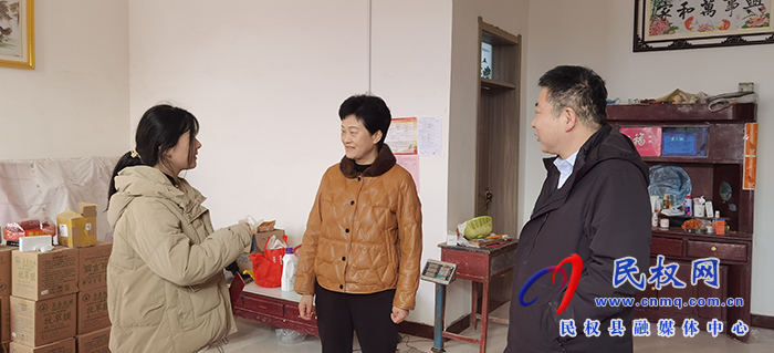 縣人大常委會(huì)主任周燕到胡集鄉(xiāng)走訪慰問春蕾兒童