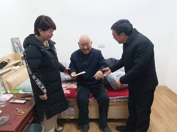 縣委黨校開(kāi)展走訪慰問(wèn)老黨員活動(dòng)