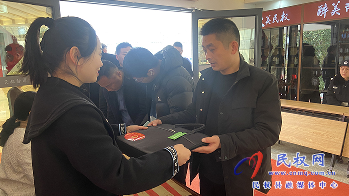 出席民權(quán)縣第十六屆人民代表大會第五次會議的人大代表今日報(bào)到
