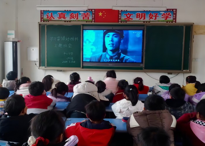 雙塔鎮(zhèn)各中小學(xué)開展學(xué)雷鋒主題活動