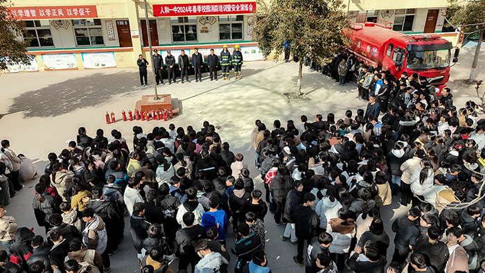 人和鎮(zhèn)舉辦春季學(xué)校消防安全知識培訓(xùn)演練