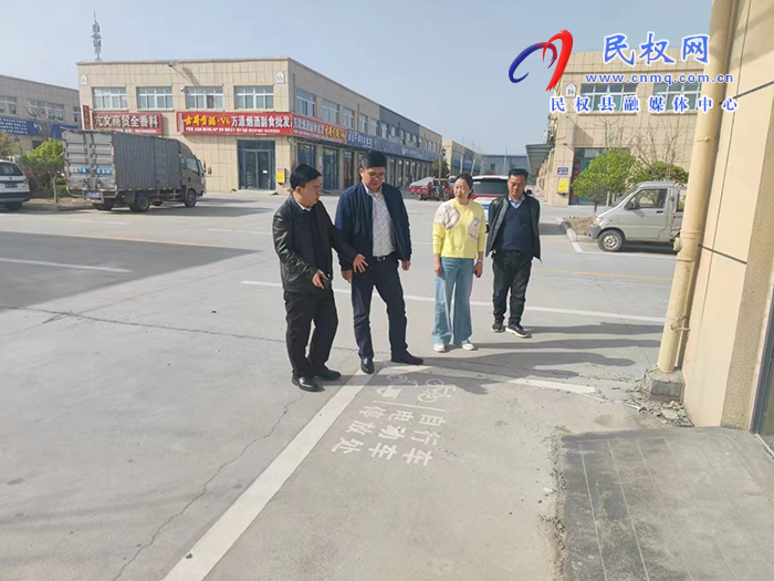 縣委常委、副縣長謝志強查看精神文明建設(shè)工作
