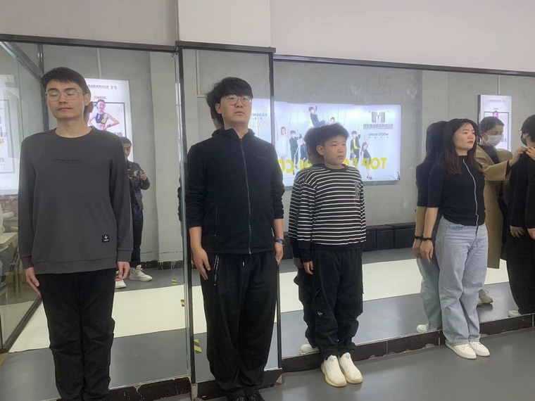 民權(quán)縣圖書(shū)館市民夜?！皶?shū)香潤(rùn)心 形體禮儀”第一期順利開(kāi)班