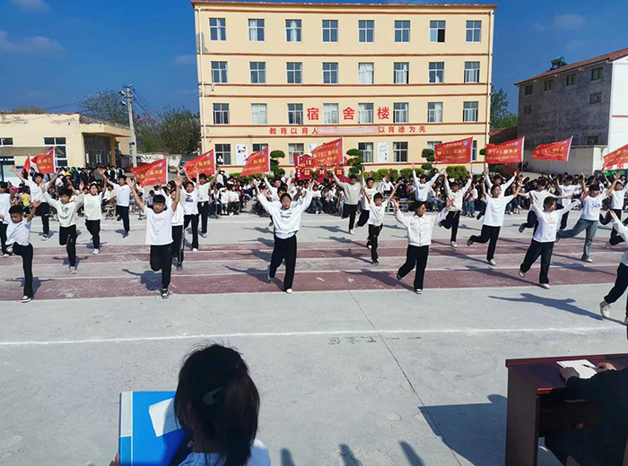 民權(quán)縣人和鎮(zhèn)高集學(xué)校 舉行“筑健康體魄  展運動風(fēng)采”春季廣播體操比賽