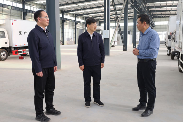 市人大常委會副主任張團(tuán)結(jié)到我縣高新區(qū)企業(yè)開展“企業(yè)服務(wù)日”活動