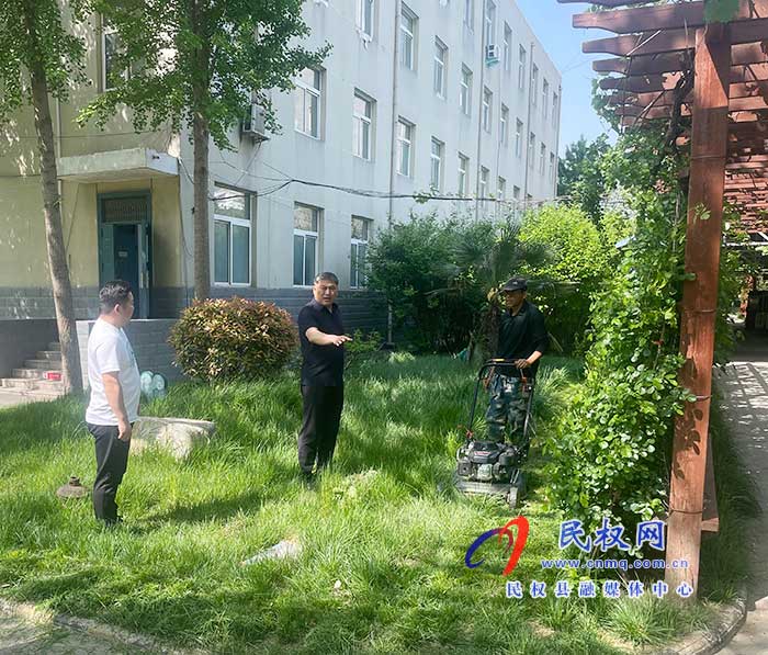 民權縣水務公司強化綠植養(yǎng)護 推進“雙城”創(chuàng)建