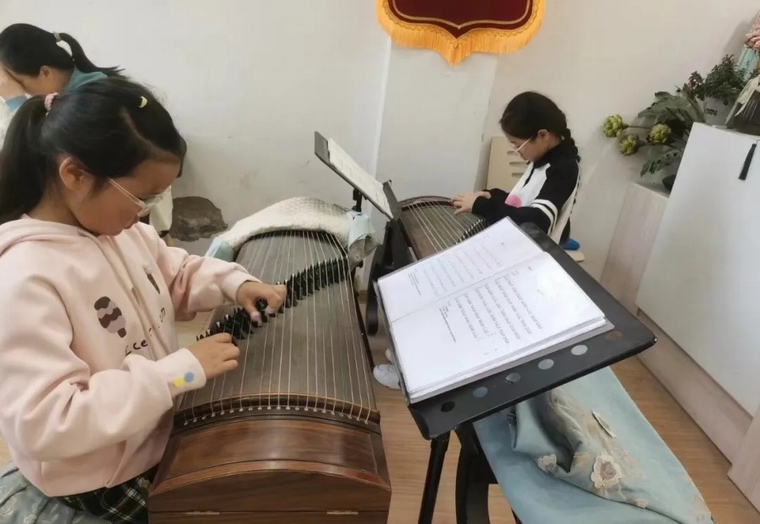  民權(quán)縣圖書館：閱讀與古箏的奇妙相遇，公益課堂嗨翻天
