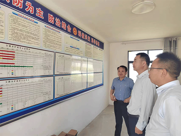 市公路事業(yè)發(fā)展中心黨委書記、主任馬登峰高度點贊我縣公路工作