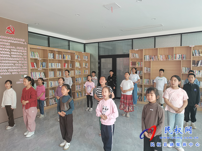 民權(quán)縣圖書館在高鐵站分館舉辦第五期“閱讀推廣人”以“鶯啼春去，遇見立夏”為主題的二十四節(jié)氣閱讀推廣活動