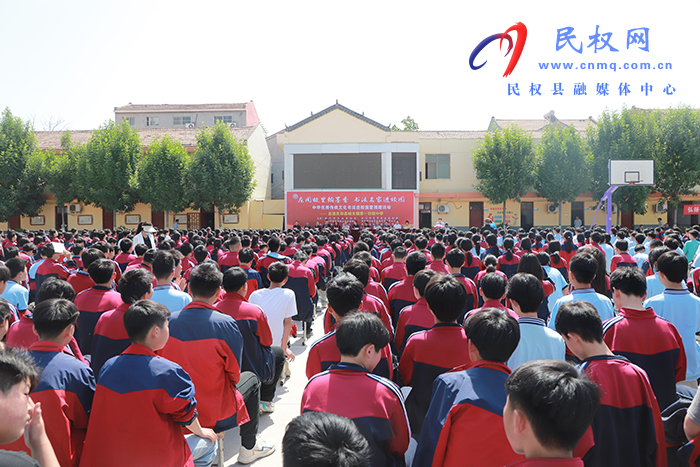 鄭州市書法家協(xié)會、鄭州市青年書法家協(xié)會開展中華優(yōu)秀傳統(tǒng)文化書法進(jìn)校園暨捐贈活動