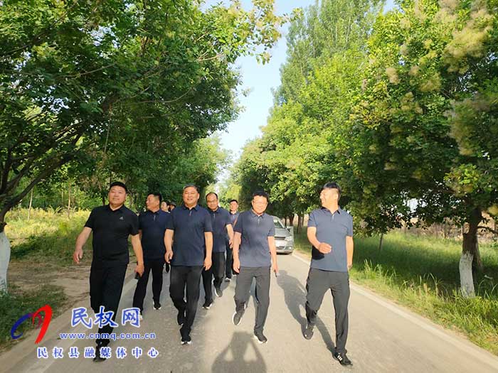 民權(quán)縣水務(wù)發(fā)展服務(wù)中心開(kāi)展 “做好‘水服務(wù)’、用心惠民生”徒步行活動(dòng)
