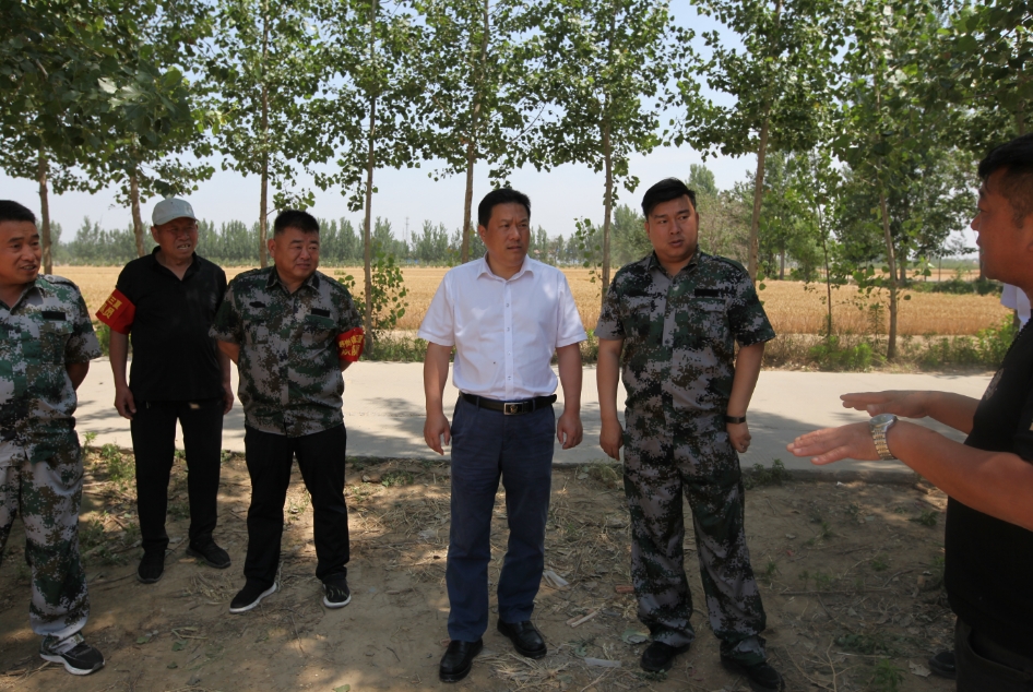 縣委常委、縣委辦公室主任吳杰到野崗鎮(zhèn)調(diào)研指導(dǎo)“三夏”生產(chǎn)工作
