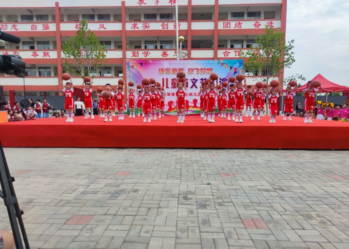 雙塔鎮(zhèn)中心幼兒園舉行“快樂(lè)童年，放飛夢(mèng)想”  六一兒童節(jié)文藝匯演