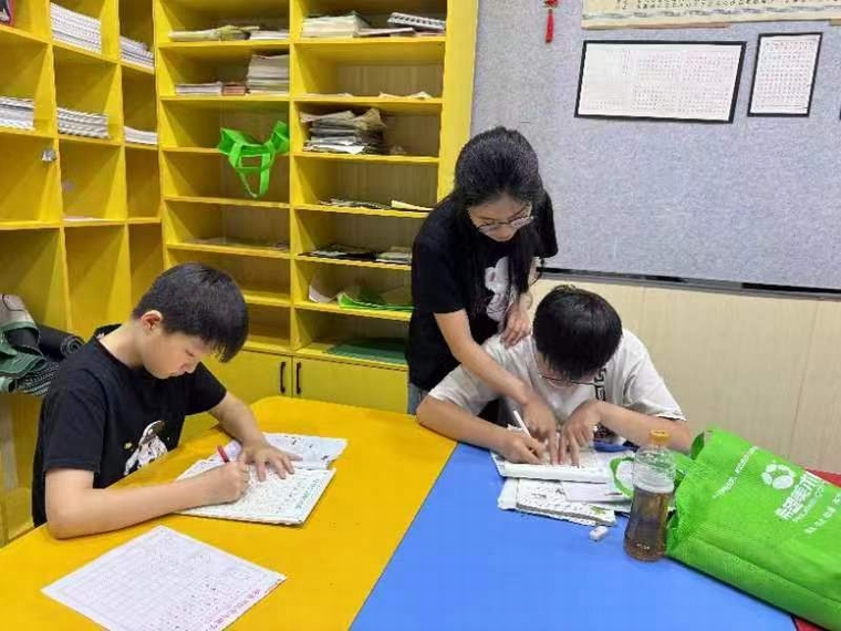 民權(quán)縣圖書館舉辦第二期市民夜?！伴喿x潤墨美·藝術(shù)綻芳華”公益課堂